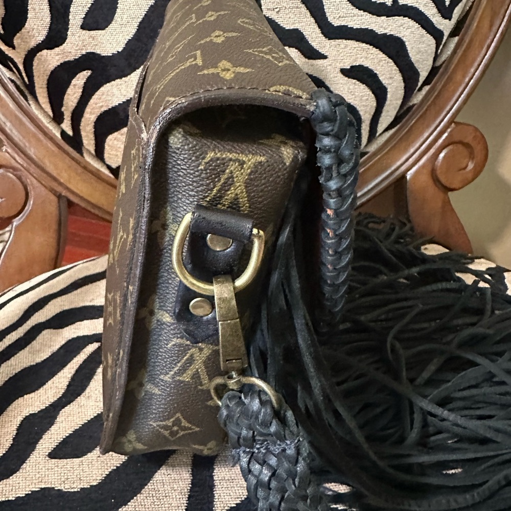Louis Vuitton Black and Brown Monogram Crossbody Bag - Picture 5 of 16